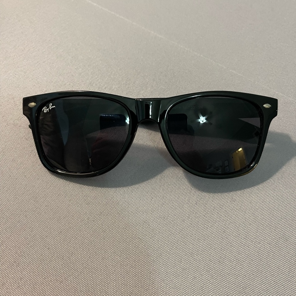 Ray Ban Wayfarer Sunglasses - Black